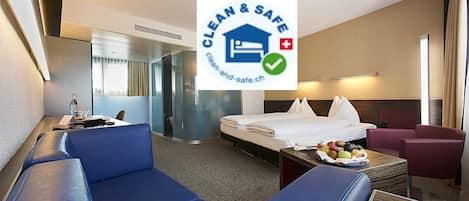 Junior Suite | Hypo-allergenic bedding, minibar, in-room safe, desk