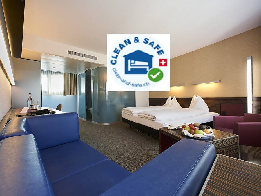 Hypo-allergenic bedding, minibar, in-room safe, desk