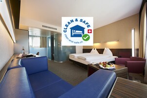 Ropa de cama hipoalergénica y minibar 