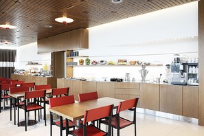Petit déjeuner buffet servi tous les jours en supplément