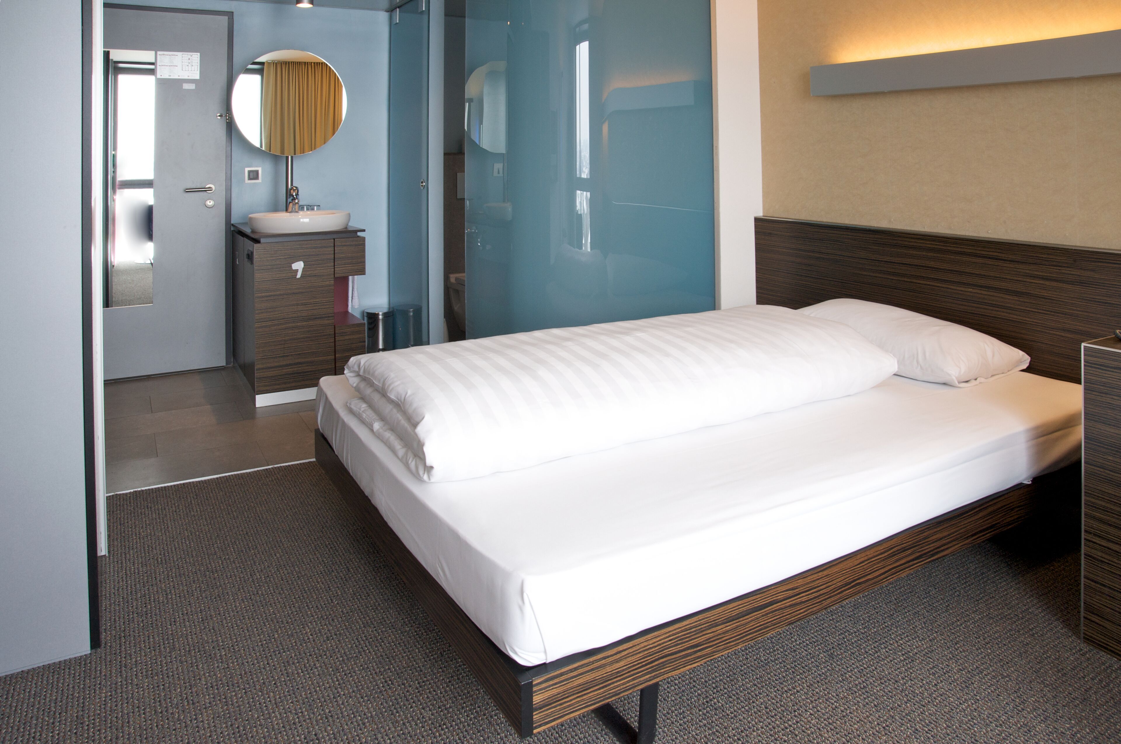 Ropa de cama hipoalergénica y minibar 