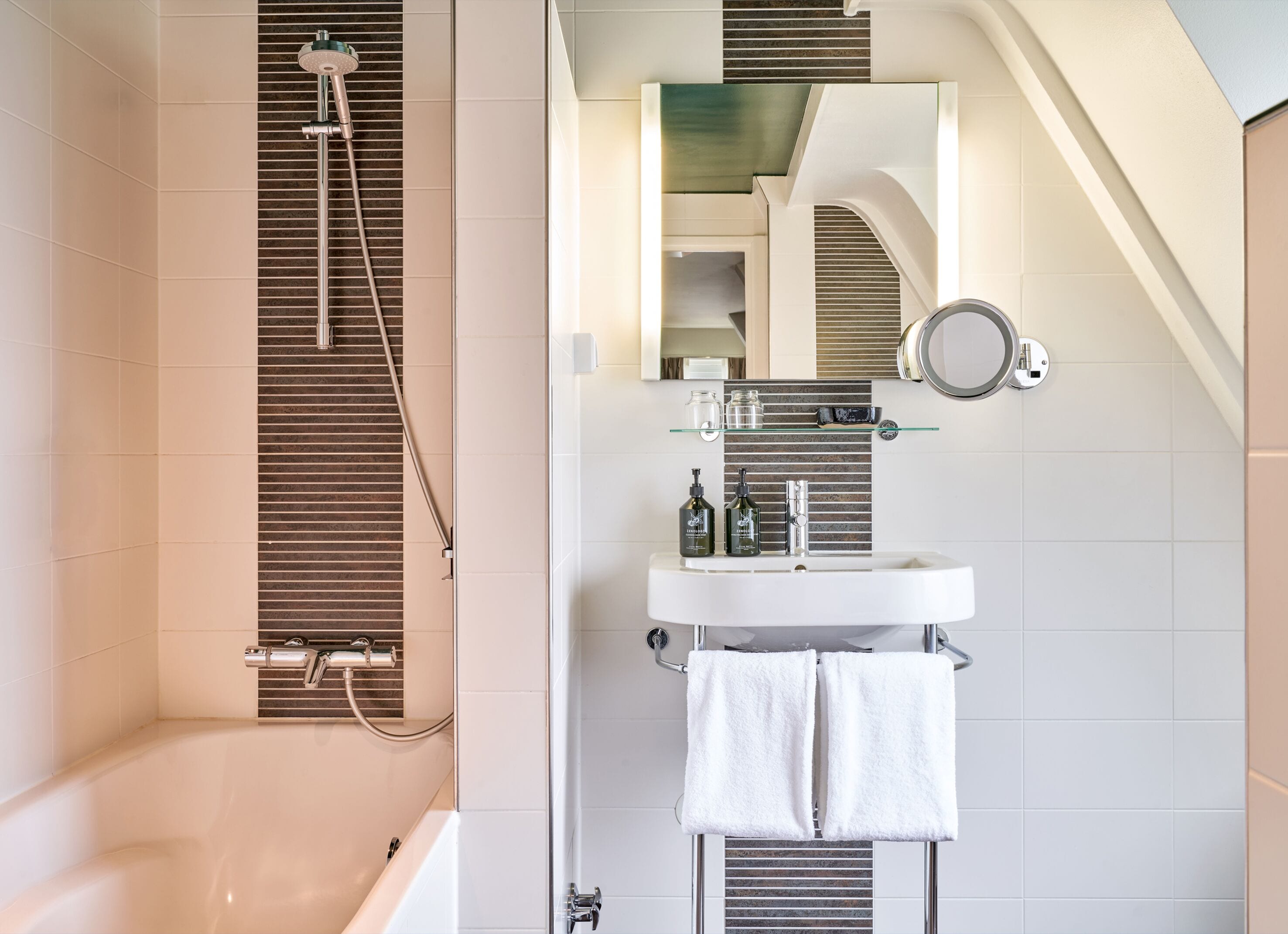 classic room | bathroom | free toiletries, hair dryer, towels