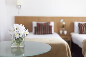 Triple Room | In-room safe, desk, blackout drapes, iron/ironing board