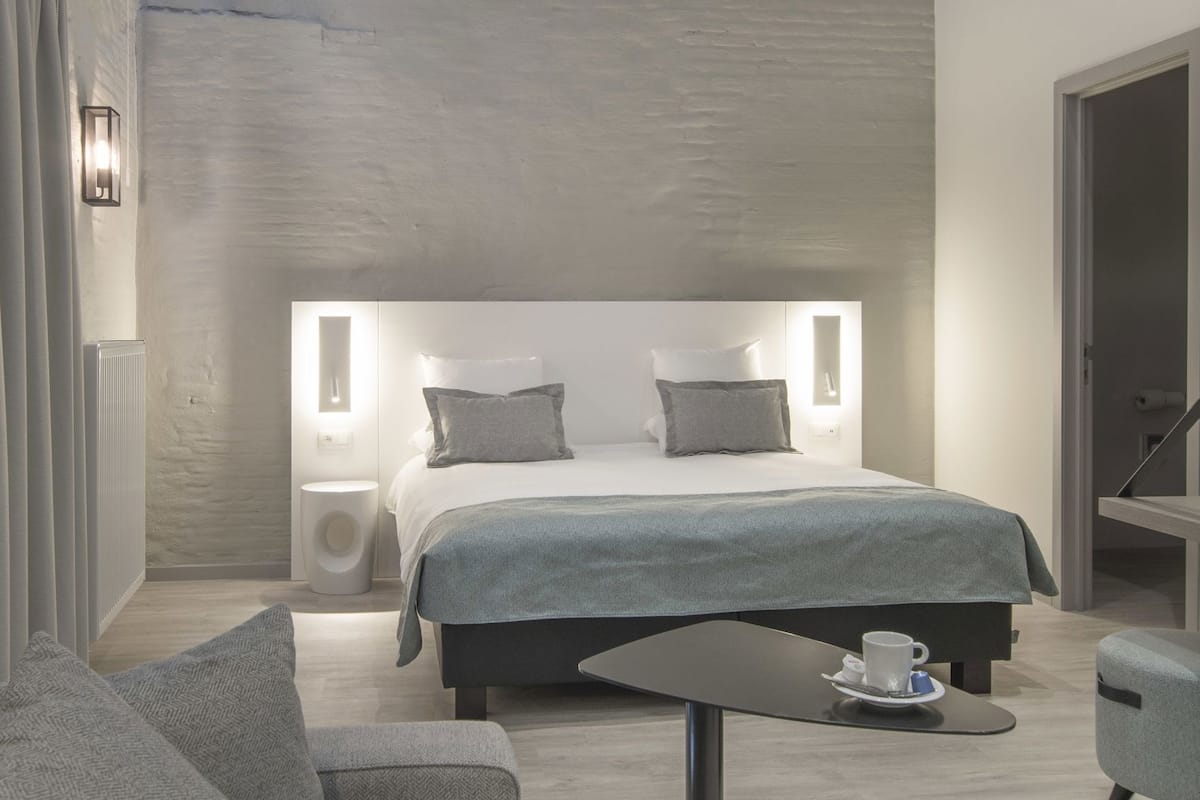 In-room safe, desk, iron/ironing board, free WiFi