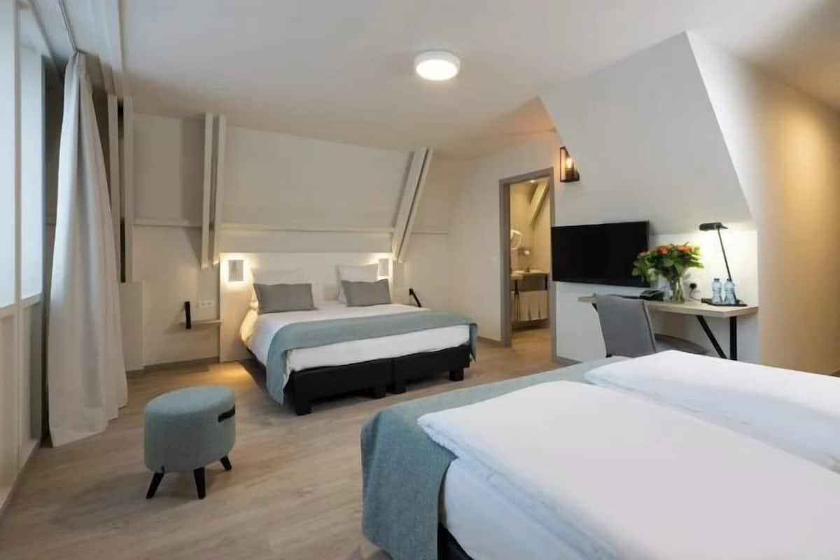 1 bedroom, in-room safe, desk, iron/ironing board