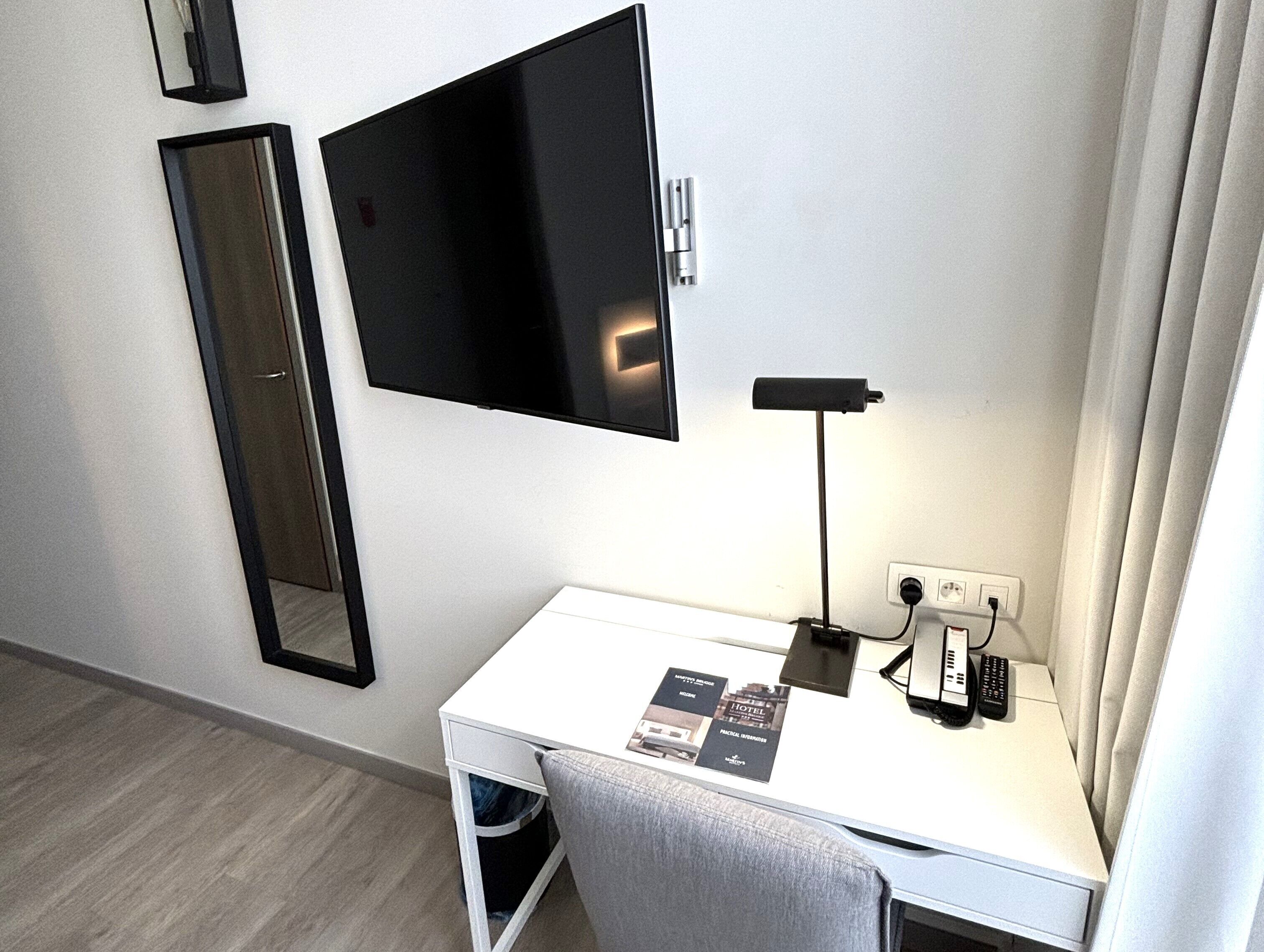 charming single with shower  | in-room safe, desk, iron/ironing board, free wifi