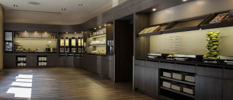 Kontinental frokost på hverdagene (EUR 20 per person)