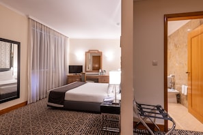 Chambre Triple | 1 chambre, minibar, coffres-forts dans les chambres, bureau
