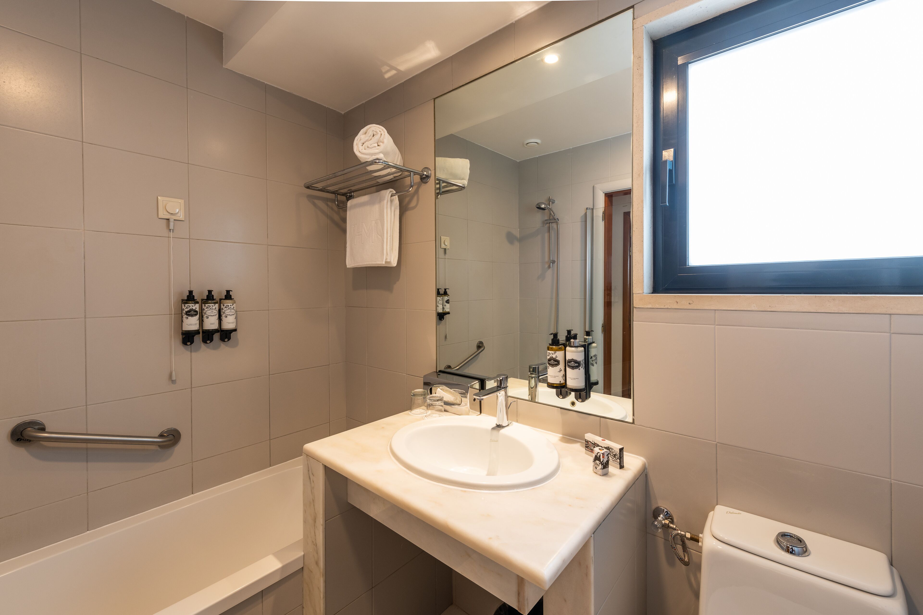 suite | bathroom | free toiletries, hair dryer, bidet, towels
