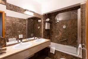 Classic Double or Twin Room (with Extra Bed, 01 Child) | Bathroom | Free toiletries, hair dryer, bidet, towels