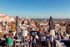 Rooftop terrace - Hotel Mundial (Lisbon)