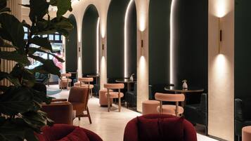 2 bars/lounges, rooftop bar