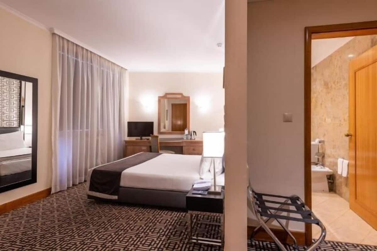 Minibar, in-room safe, desk, blackout drapes