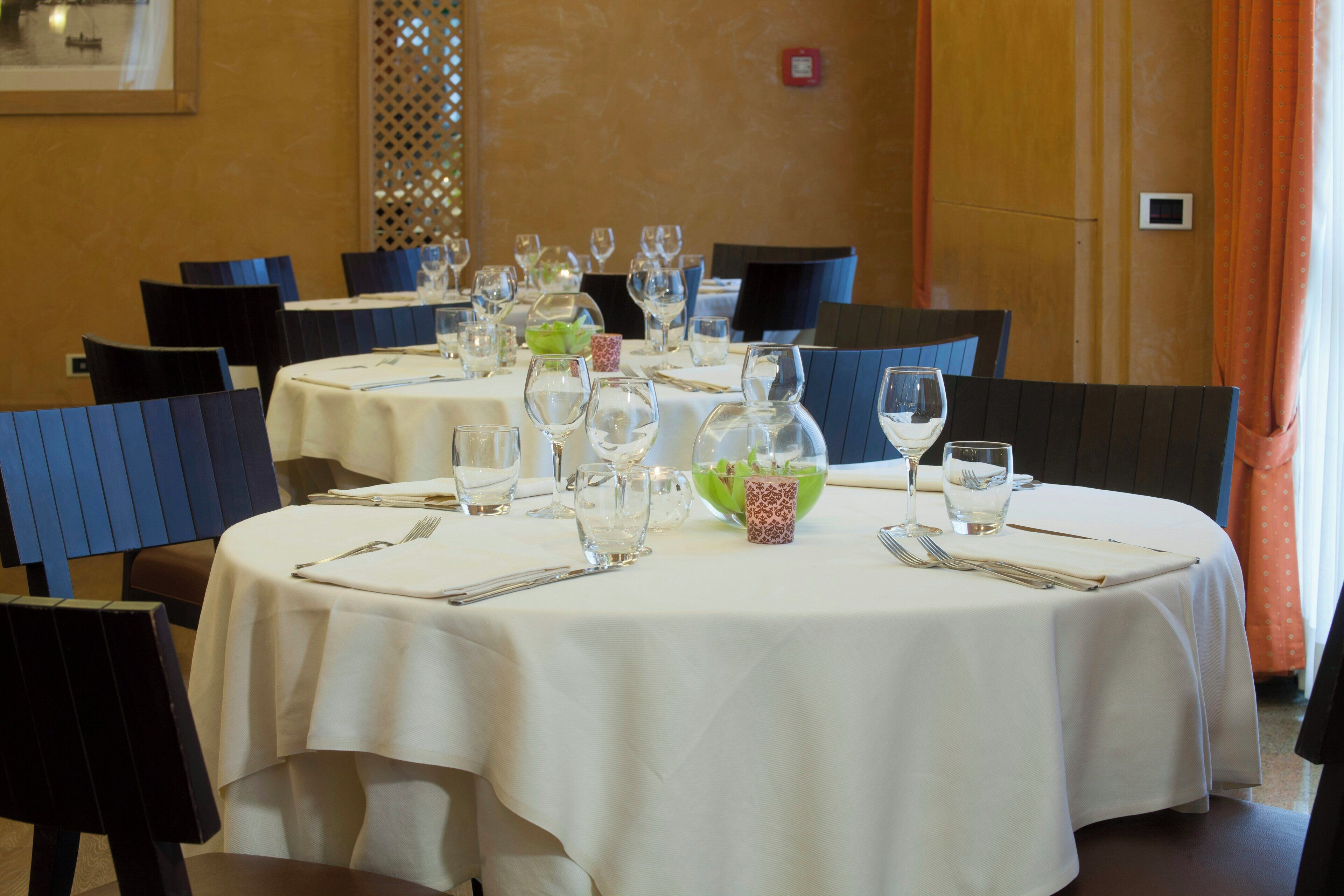 breakfast, lunch and dinner served