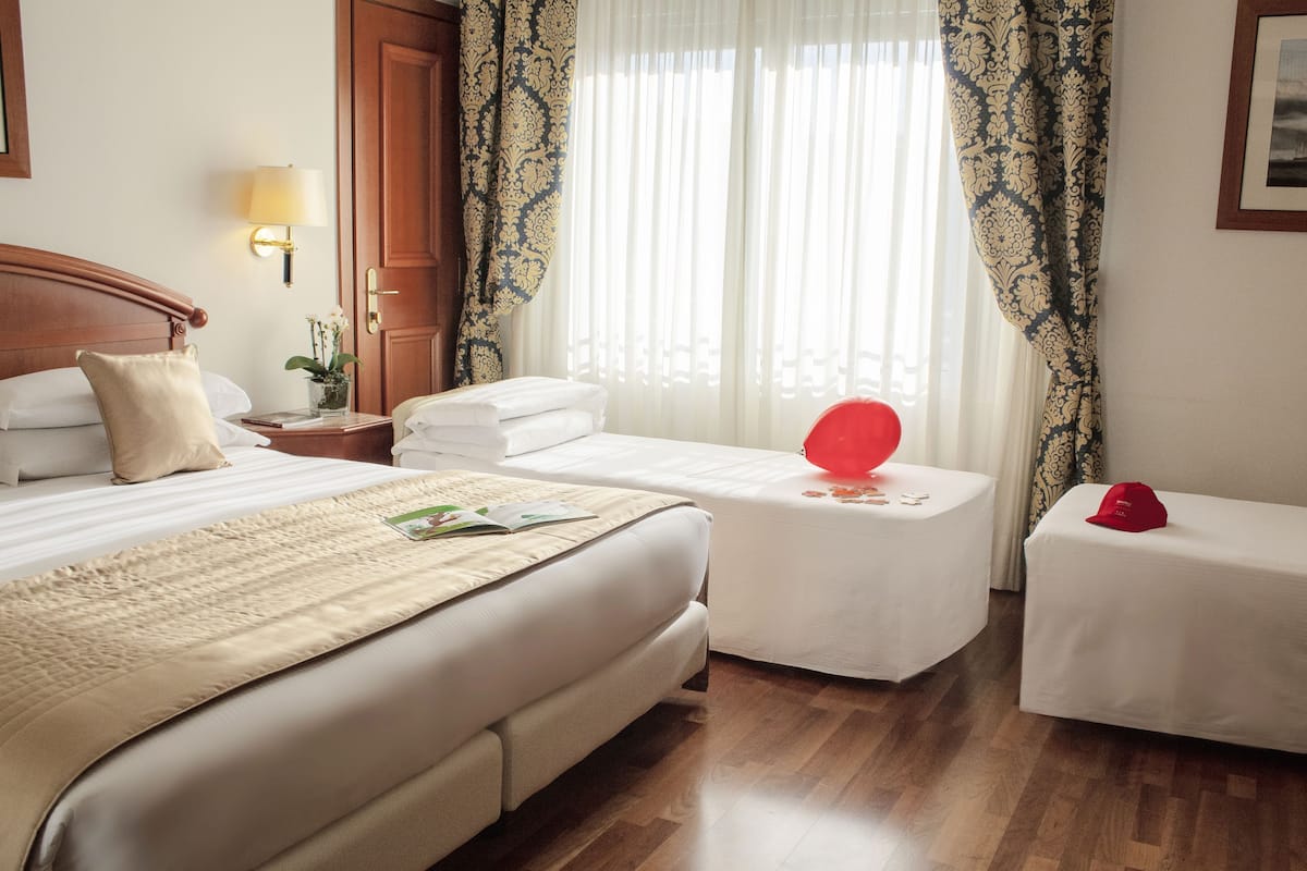 In-room safe, desk, blackout drapes, soundproofing