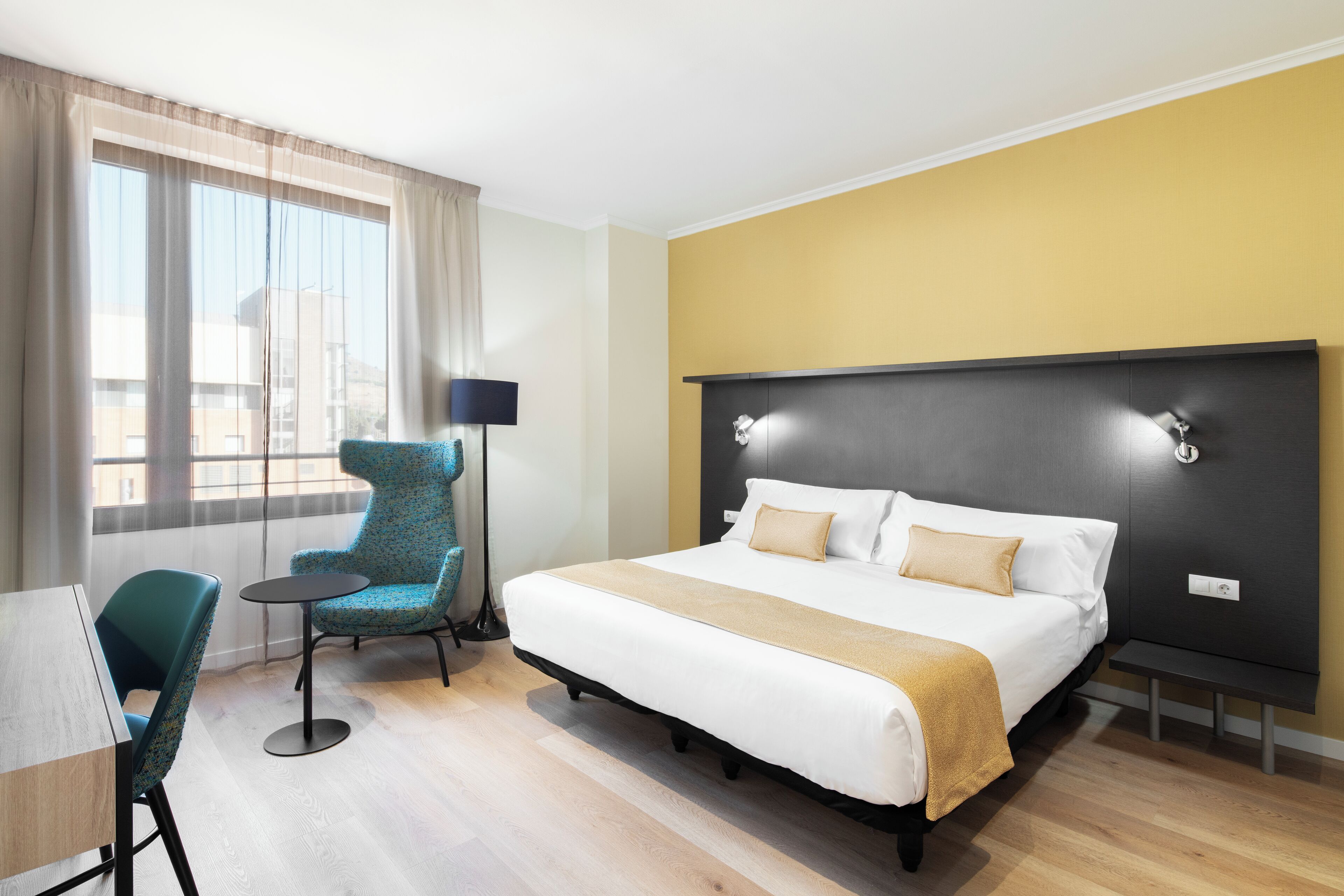 minibar, in-room safe, desk, laptop workspace