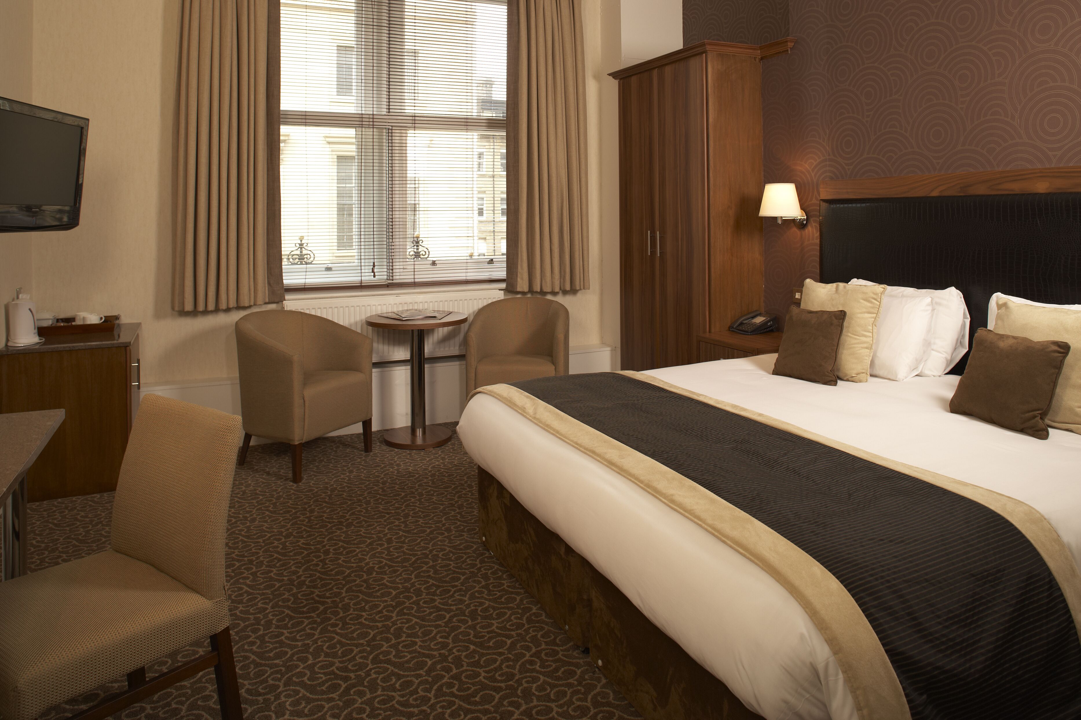 hypo-allergenic bedding, desk, iron/ironing board, free wifi