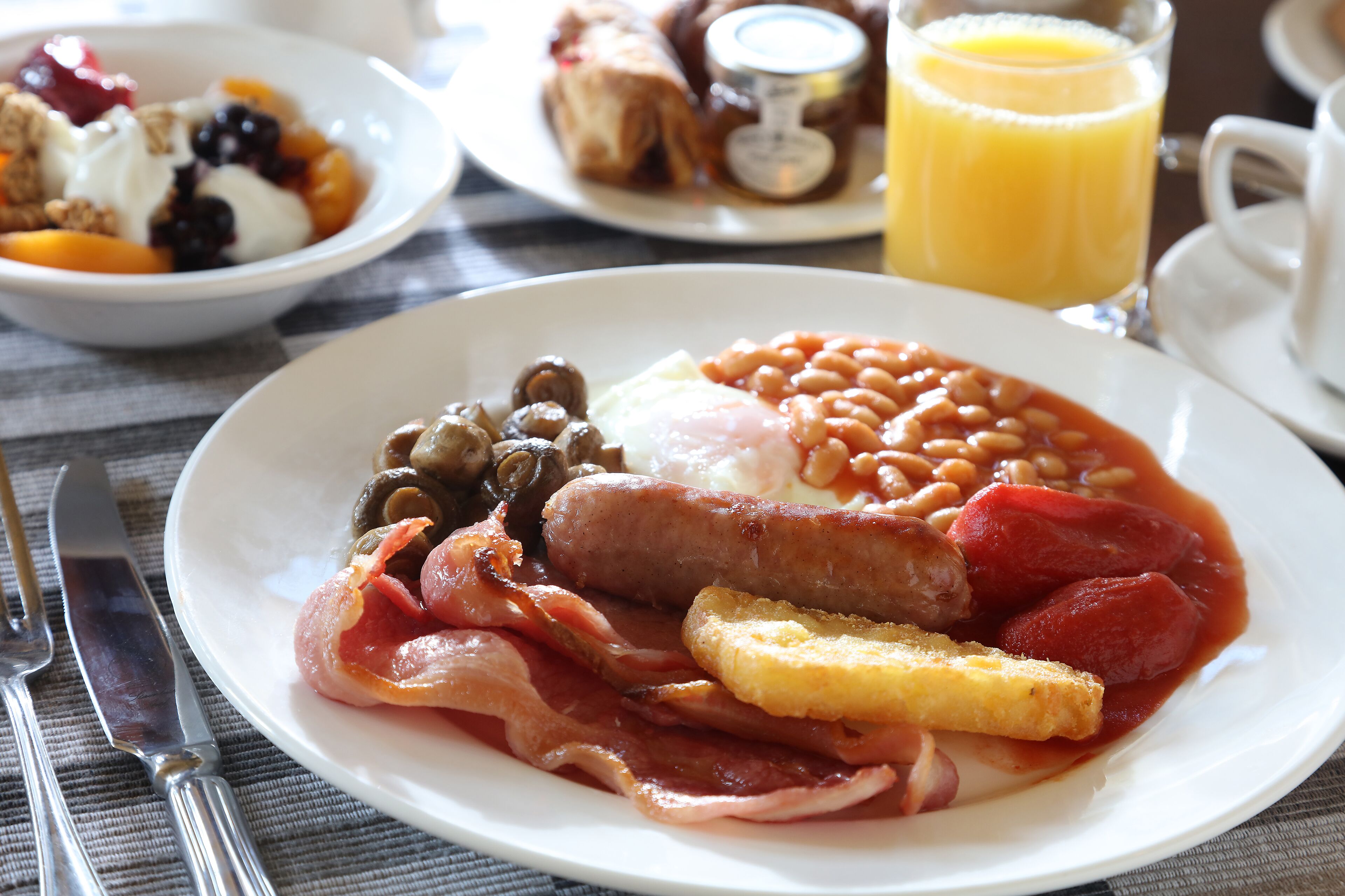 daily english breakfast (gbp 11.95 per person)