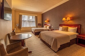 Phòng dành cho gia đình, 2 giường đôi | Bộ đồ giường kháng dị ứng, bàn, bàn ủi/dụng cụ ủi quần áo 