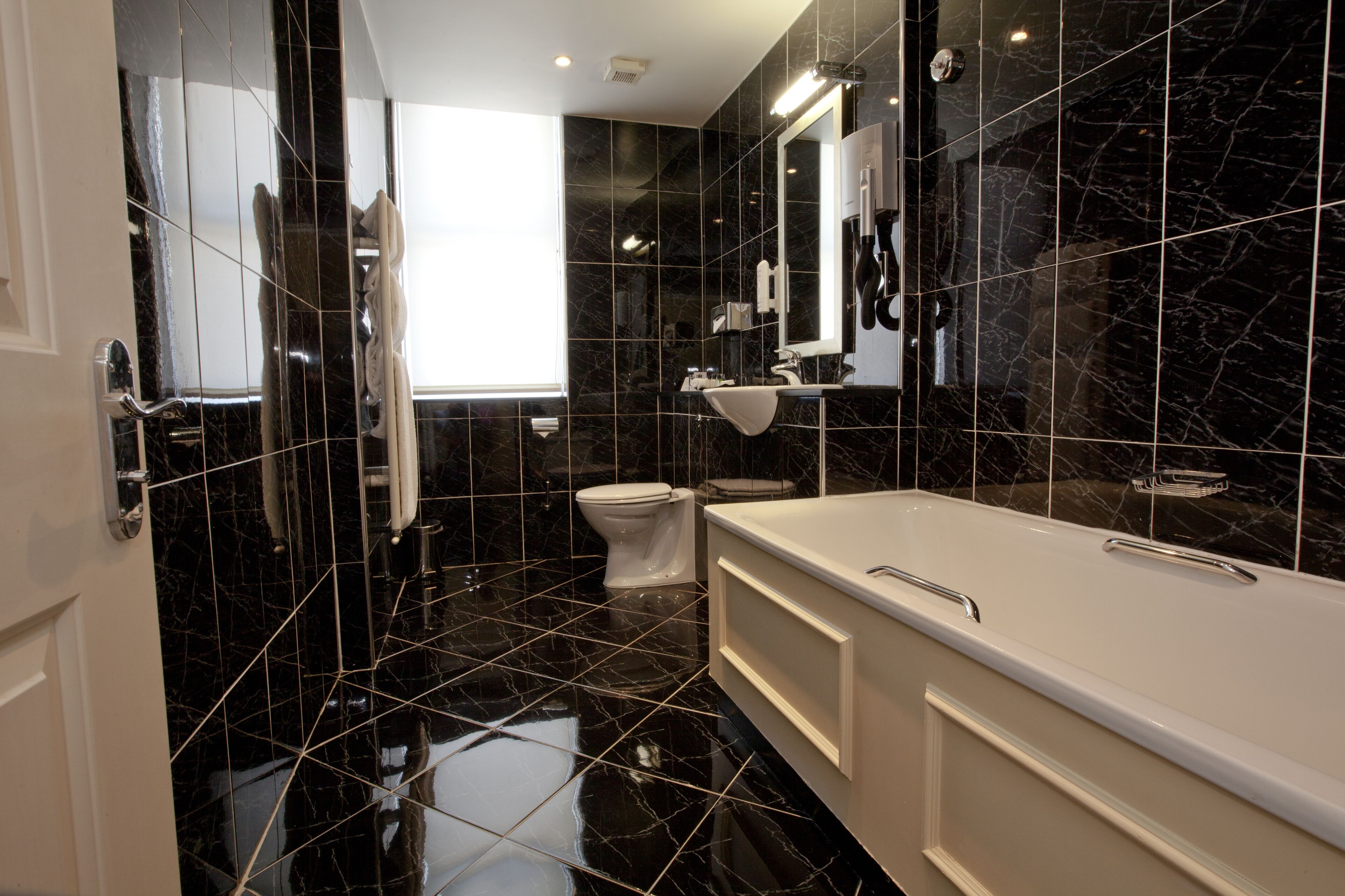 combined shower/bathtub, free toiletries, hair dryer, towels