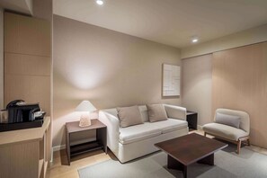 Premium bedding, down comforters, minibar, in-room safe