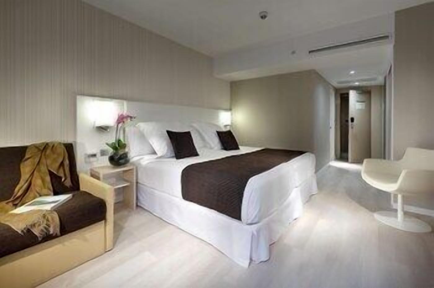 Premium bedding, down duvets, minibar, in-room safe