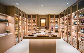 Petit déjeuner, déjeuner et dîner servis sur place