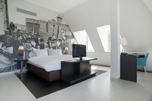 Founders Junior Suite | Dundyner, safe på rommet, skrivebord og blendingsgardiner