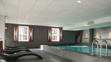 Indoor pool, pool loungers