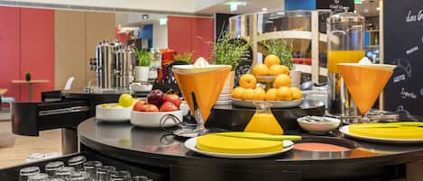 Daily continental breakfast (EUR 13.28 per person)