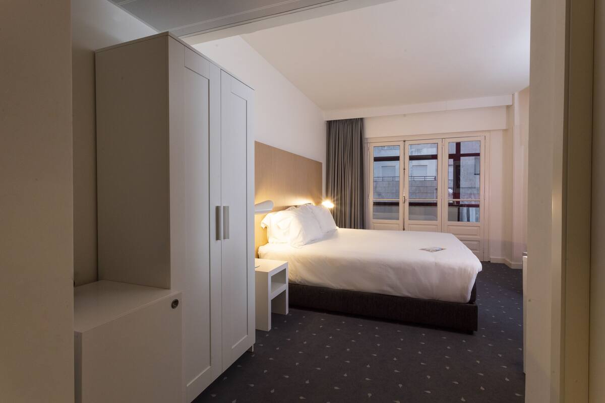 Double Room | Minibar, in-room safe, desk, soundproofing