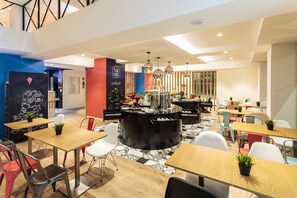 Daily continental breakfast (EUR 13.28 per person)