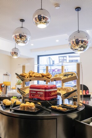 Petit déjeuner continental servi tous les jours en supplément