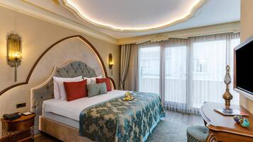 Suite – royal | Minibar, safe på rommet, skrivebord og lydisolert