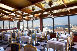 Breakfast, lunch and dinner served - Seres Hotel (Istanbul)