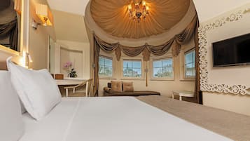 Deluxe-Zimmer, 1 Queen-Bett | Minibar, Zimmersafe, Verdunkelungsvorhänge, Bügeleisen/Bügelbrett