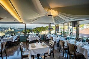 Lunch and dinner served - Hotel Yasmak Sultan (Istanbul)