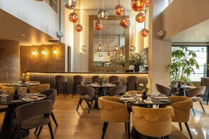 Breakfast, lunch and dinner served - Golden Age Hotel (Athens)