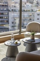 이그제큐티브 스위트 | 욕실 | 무료 세면용품,  헤어드라이어, 목욕가운, 슬리퍼