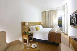 Urban Chic Room | In-room safe, desk, blackout drapes, soundproofing - Golden Age Hotel (Athens)