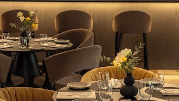 Petit déjeuner, déjeuner et dîner servis sur place