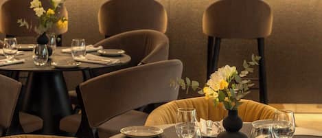 Breakfast, lunch and dinner served