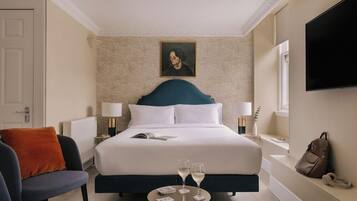 Hypo-allergenic bedding, in-room safe, individually furnished, desk