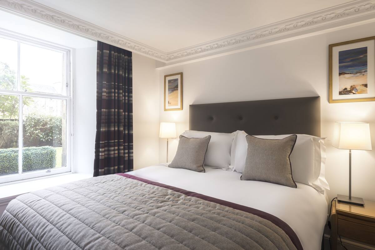 Hypo-allergenic bedding, in-room safe, individually furnished, desk