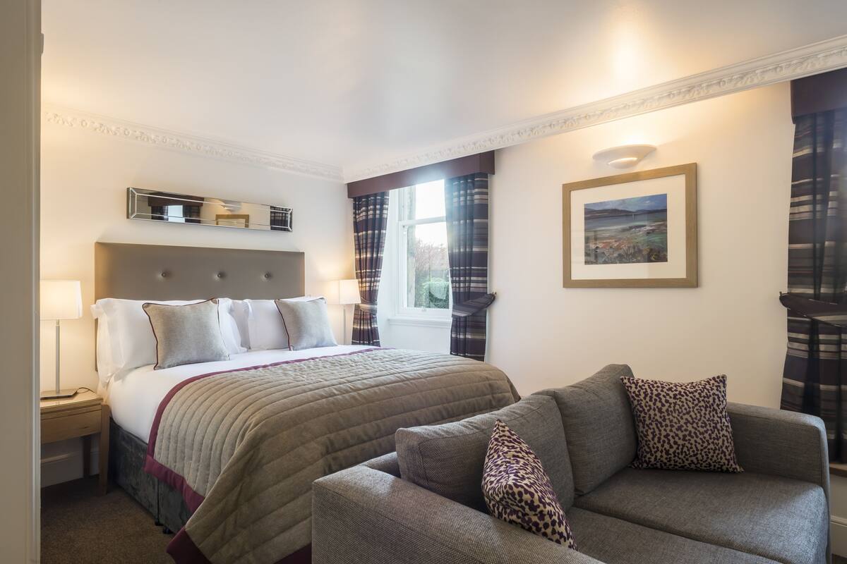 ملاءات للفراش لا تسبب الحساسية وخزنة داخل الغرفة وطراز فريد لكل وحدة