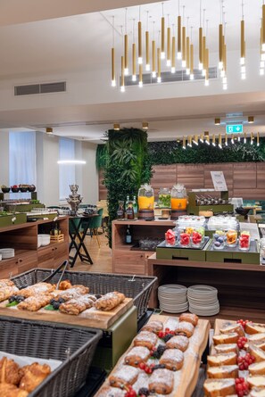 Daily buffet breakfast (EUR 16.00 per person) - Hotel Tocq (Milan)