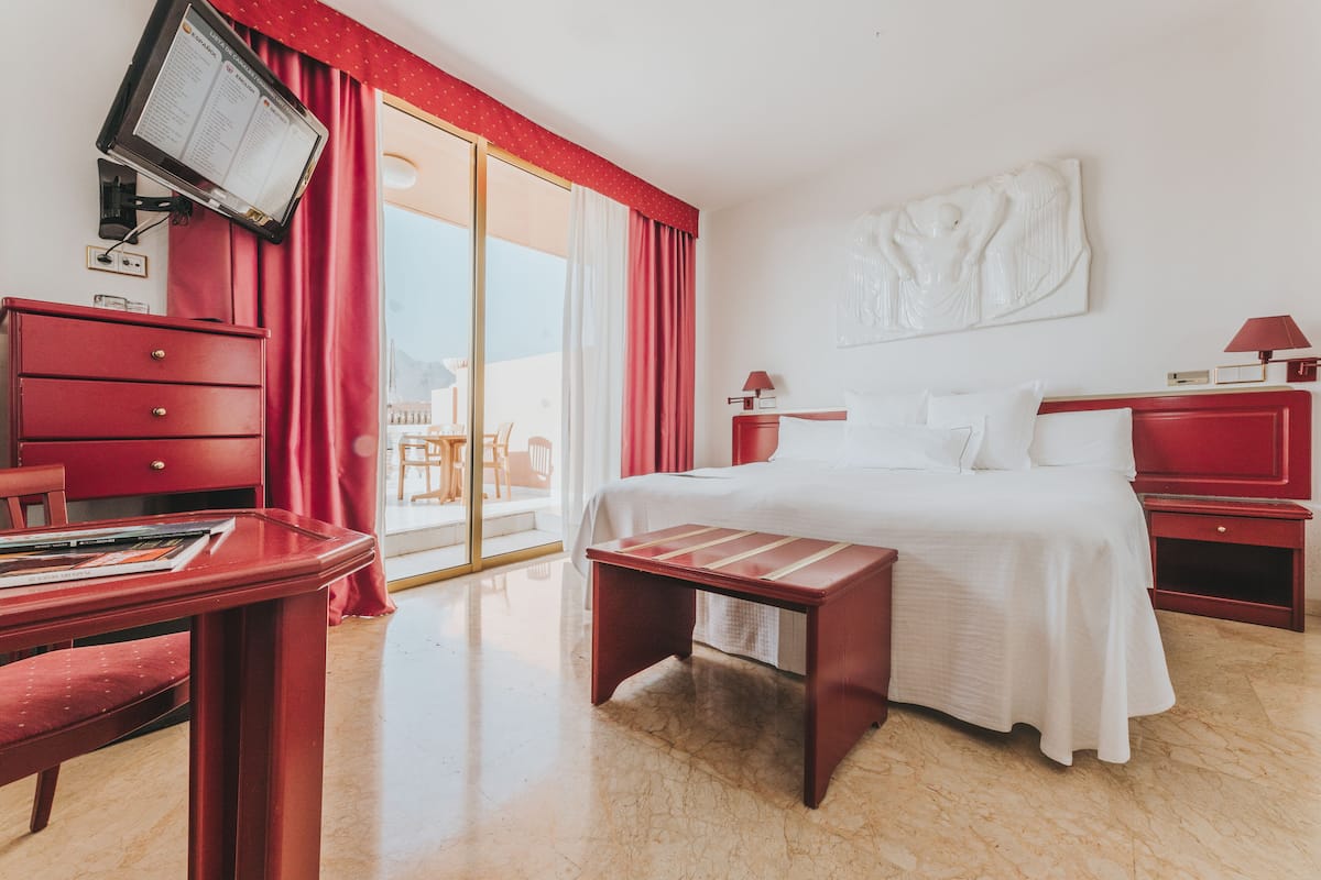 1 bedroom, minibar, in-room safe, desk