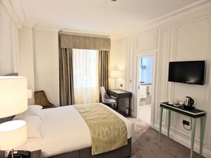 Standard Double Room | In-room safe, desk, blackout drapes, iron/ironing board - Astor Court Hotel (London)