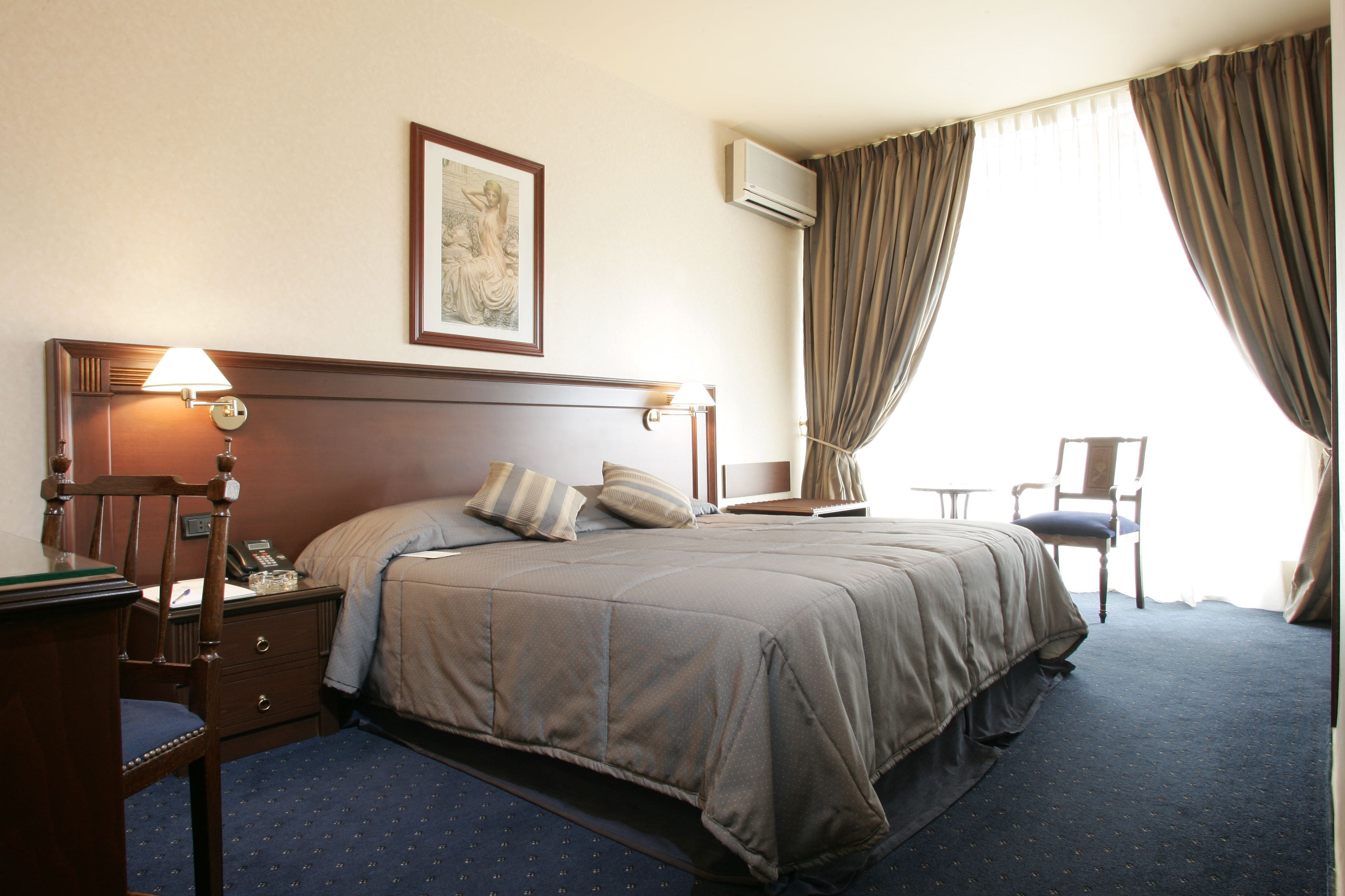 Hypo-allergenic bedding, minibar, in-room safe, desk