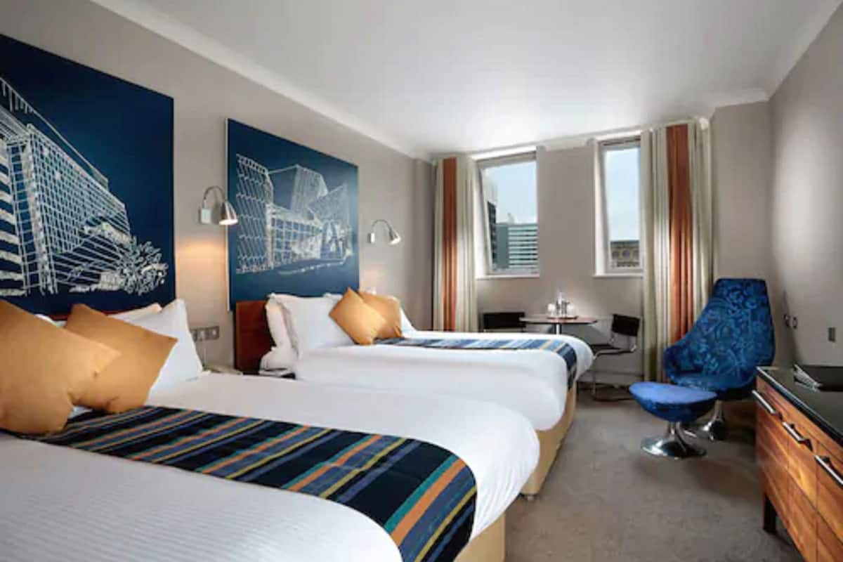 Premium bedding, in-room safe, desk, blackout drapes